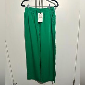 ZARA - NWT - drawstring pants with back pockets. Green size M